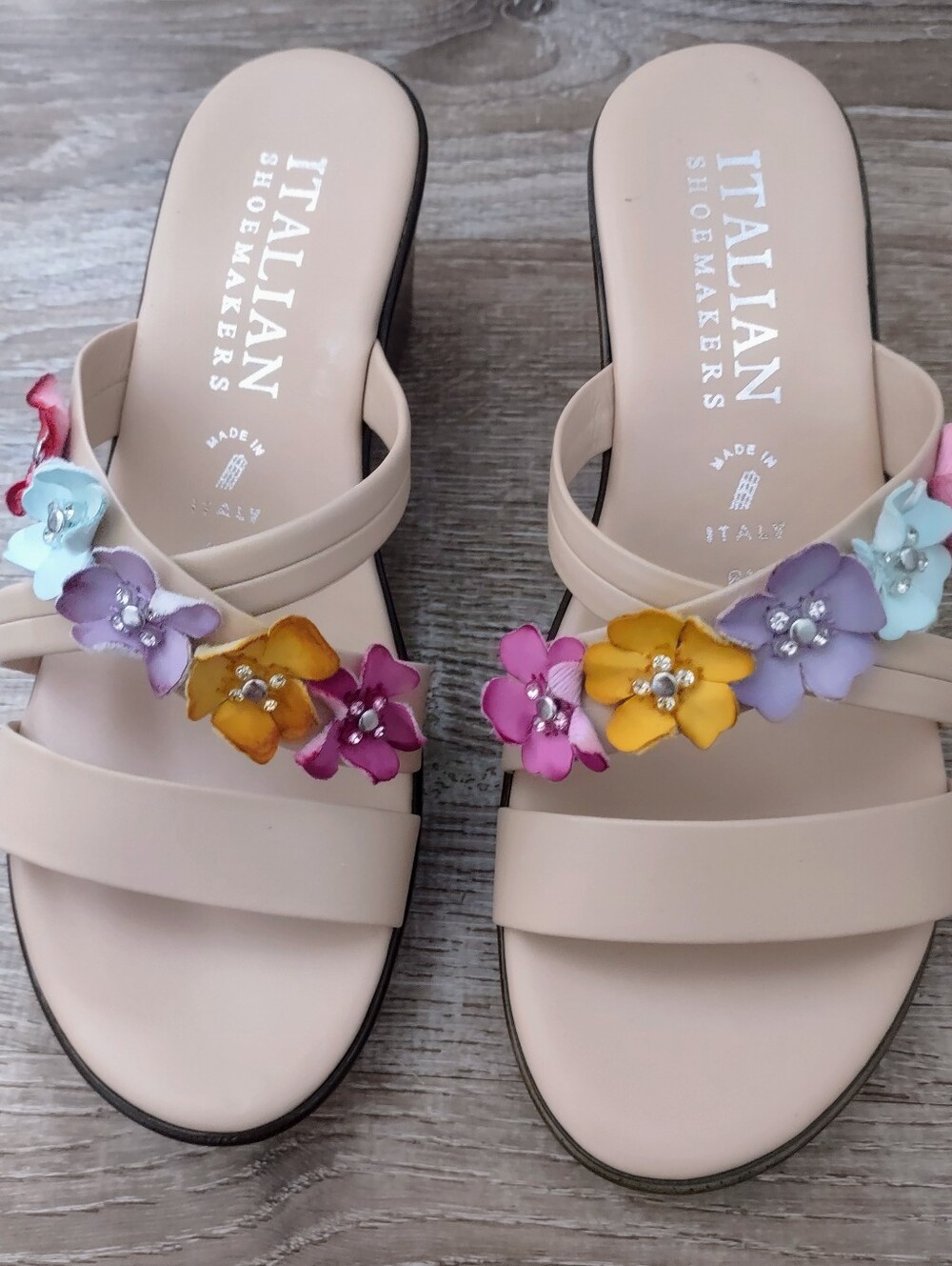 Italian Shoemakers Beige Slide Sandals with Multicolor Floral Detail Sz 6 1/2